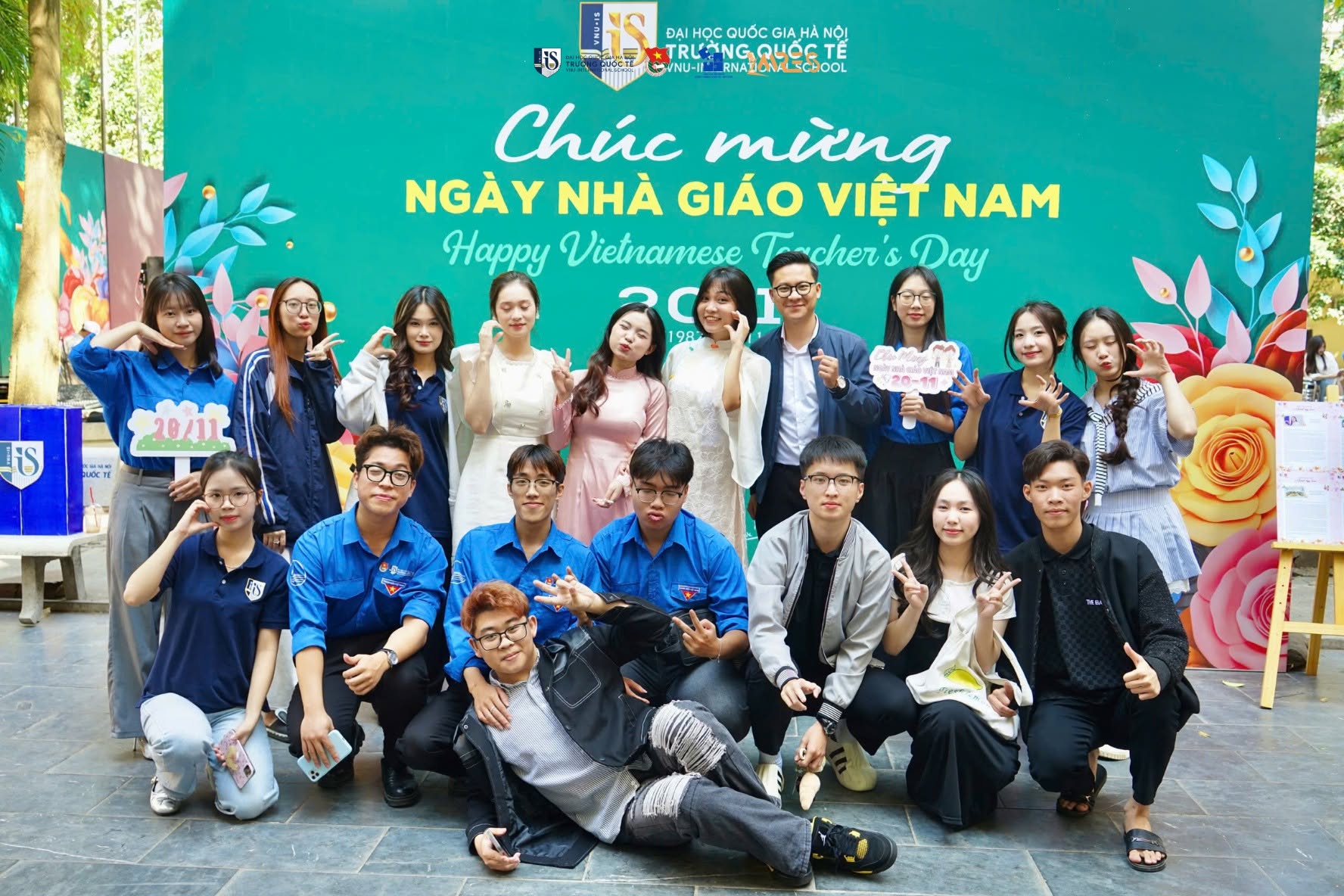 Tập thể IMRES tại hoạt động chào mừng Ngày Nhà giáo Việt Nam